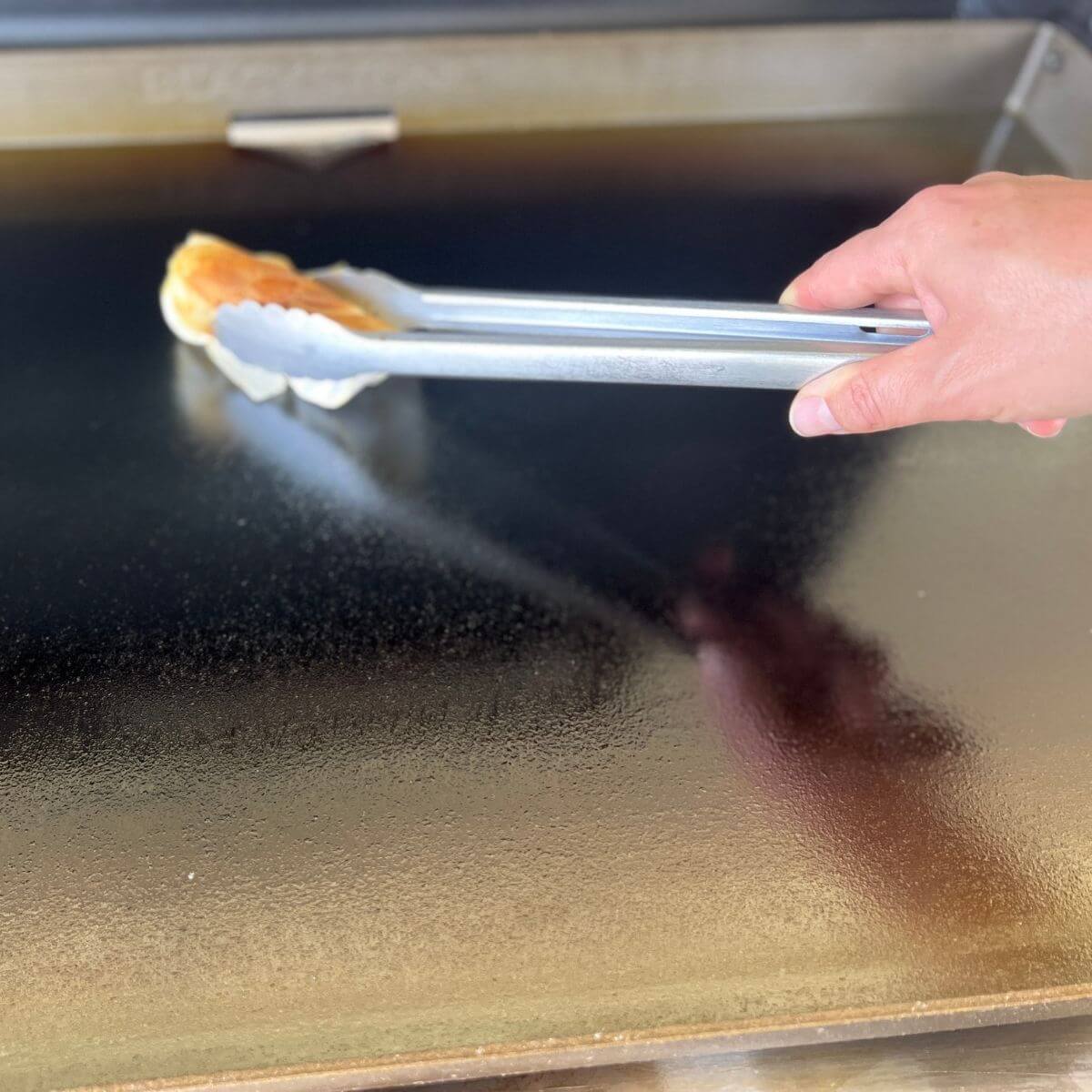 I bought a stainless steel griddle and seasoned it. My buddy told me my  stainless steel griddle shouldn't be dark like this. Is that true? :  r/grilling