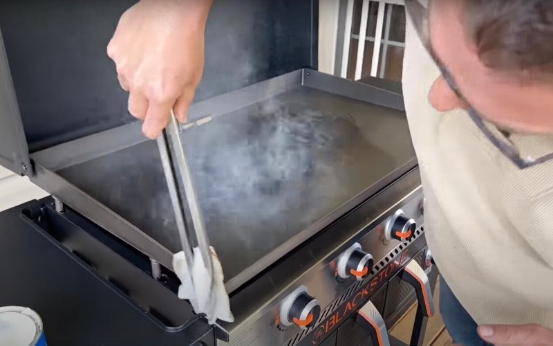 seasoning a Blackstone griddle with Crisco and paper towels