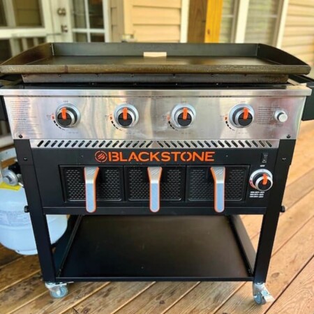 The Flat Top King Blackstone Griddle.
