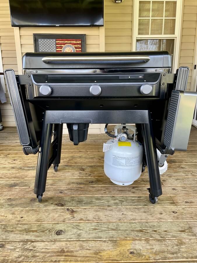 Traeger Flat rock with side shelves folded down