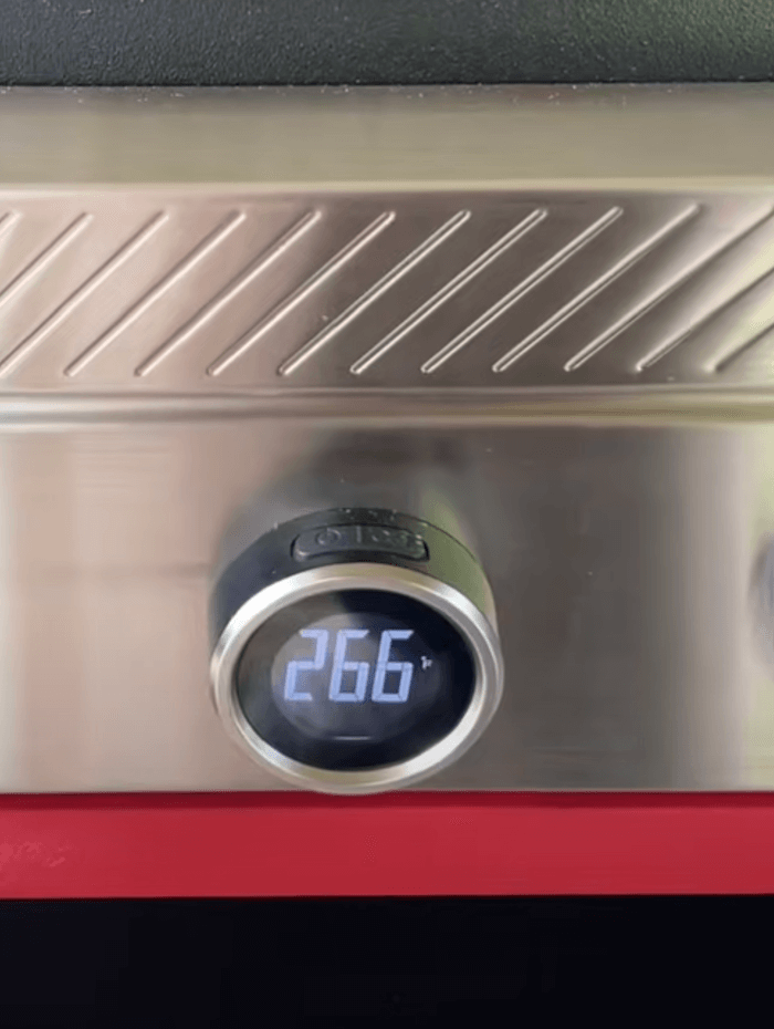 digital temperature read out on a Weber flat top grill