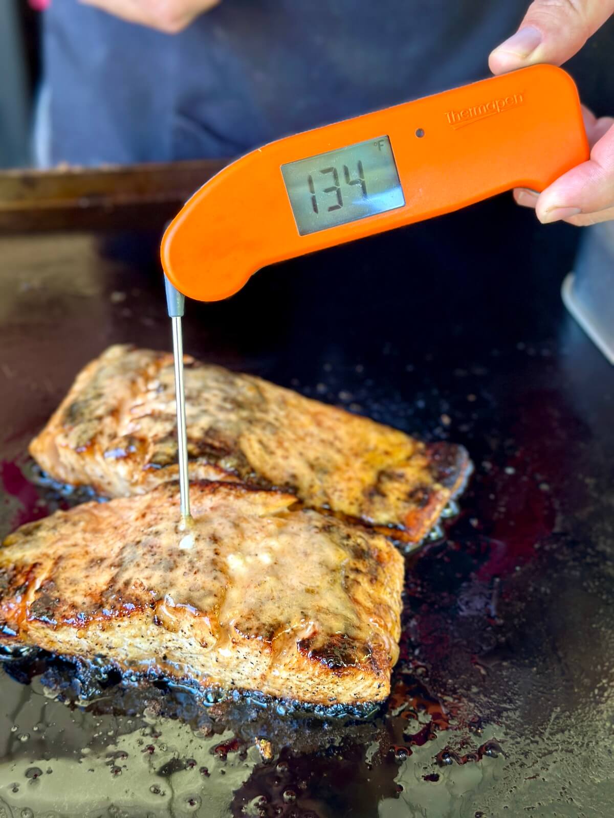 using an instant read meat thermometer to check the internal temp of salmon