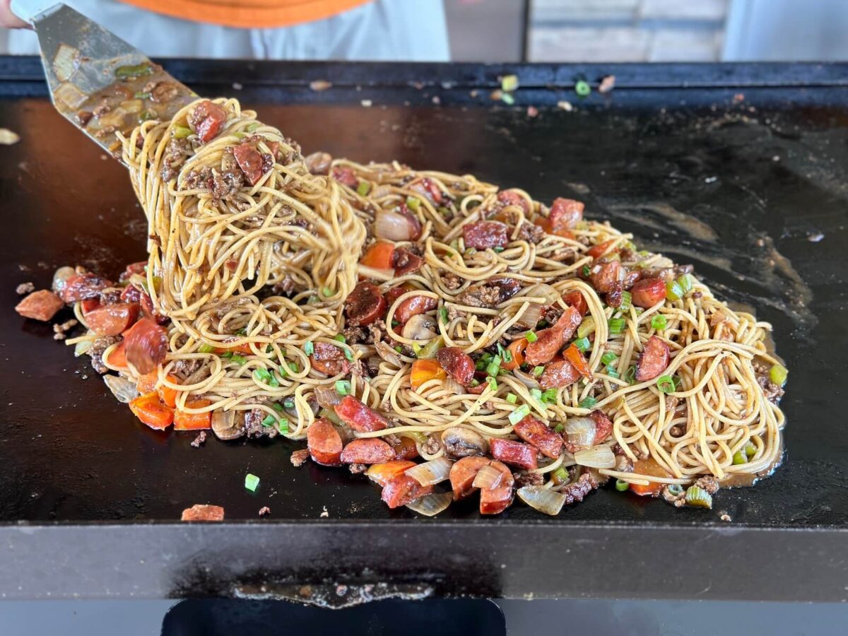 cooking dirty spaghetti on a griddle